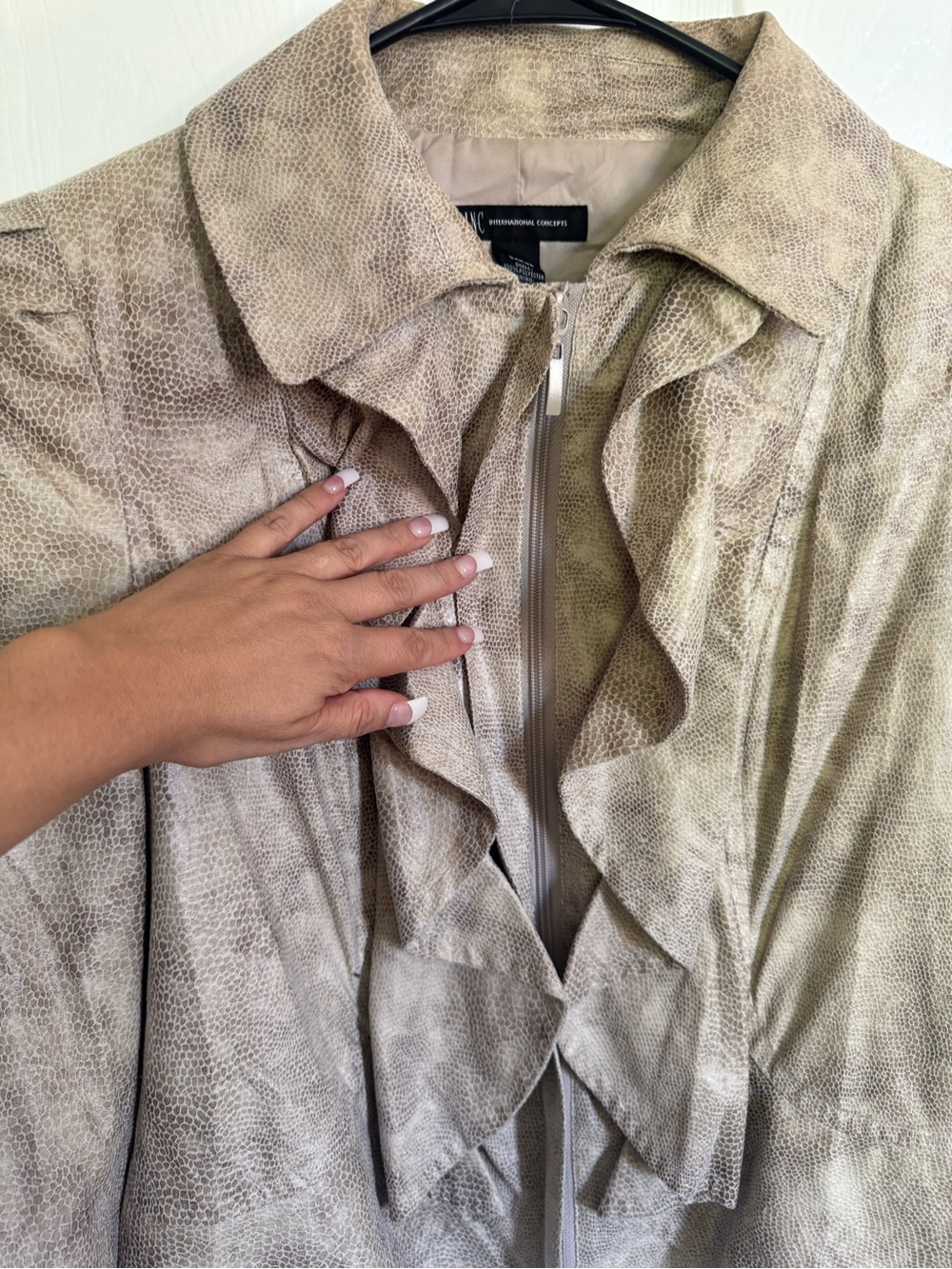Women’s Ruffle Front Jacket - Picture 4 of 6